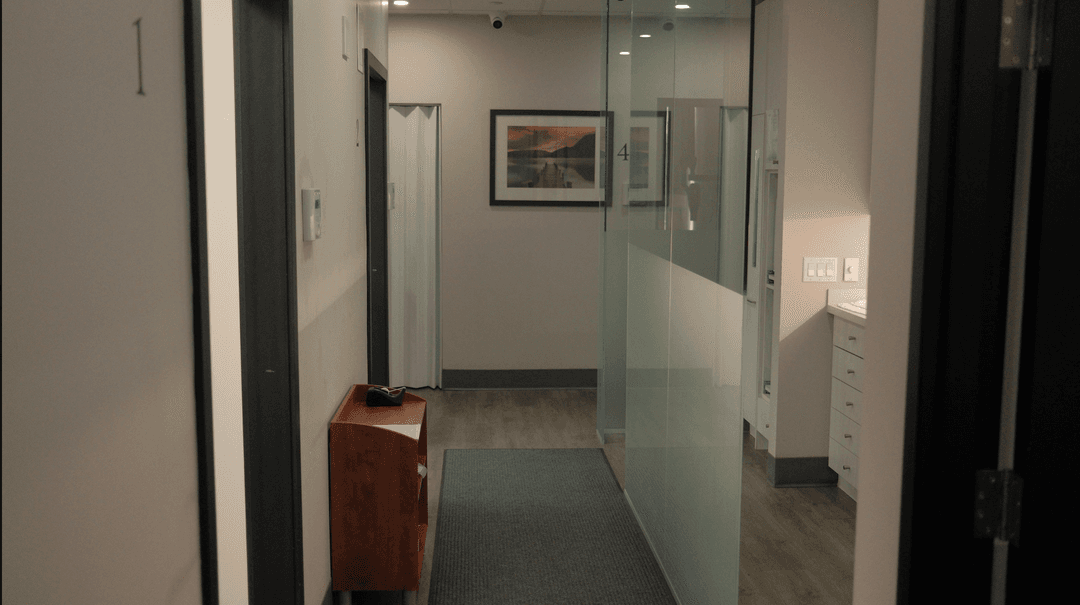 Hallway to the operatories